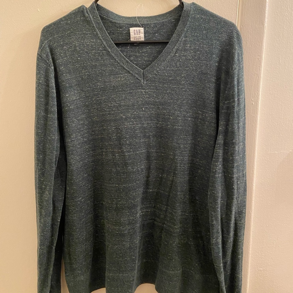 GAP Long Sleeve Lightweight V Neck Sweater
